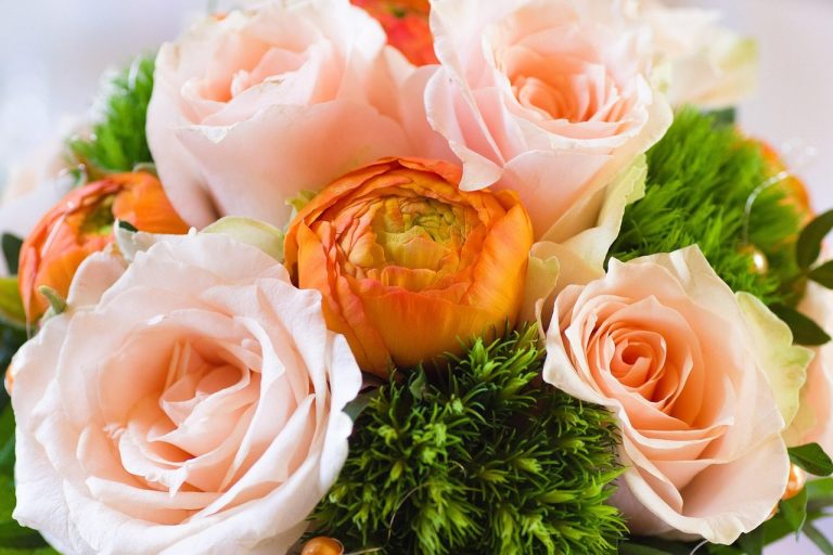 A garden bouquet of roses and ranunculus
